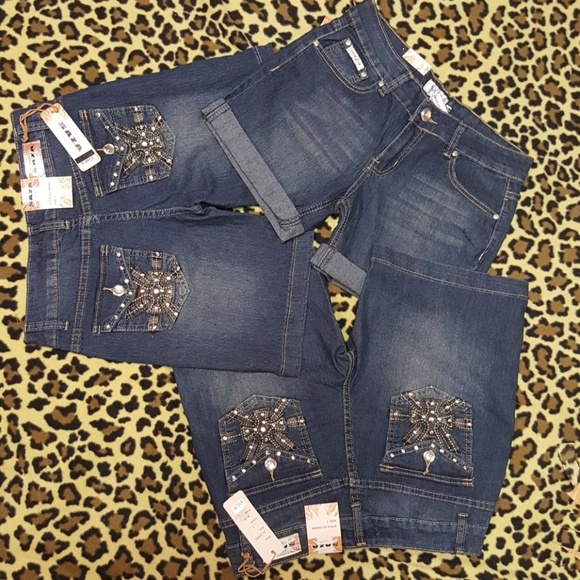 $15, 2/$25😍NWT😍Saza embellished denim shorts - Picture 5 of 6
